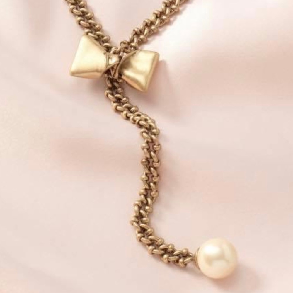 Stella & Dot Lady Bow-Lo Gold Necklace - Gorgeous! Gently Pre-loved!.